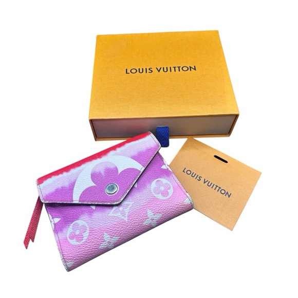 Louis Vuitton Escale Wallet - Picture 2 of 6